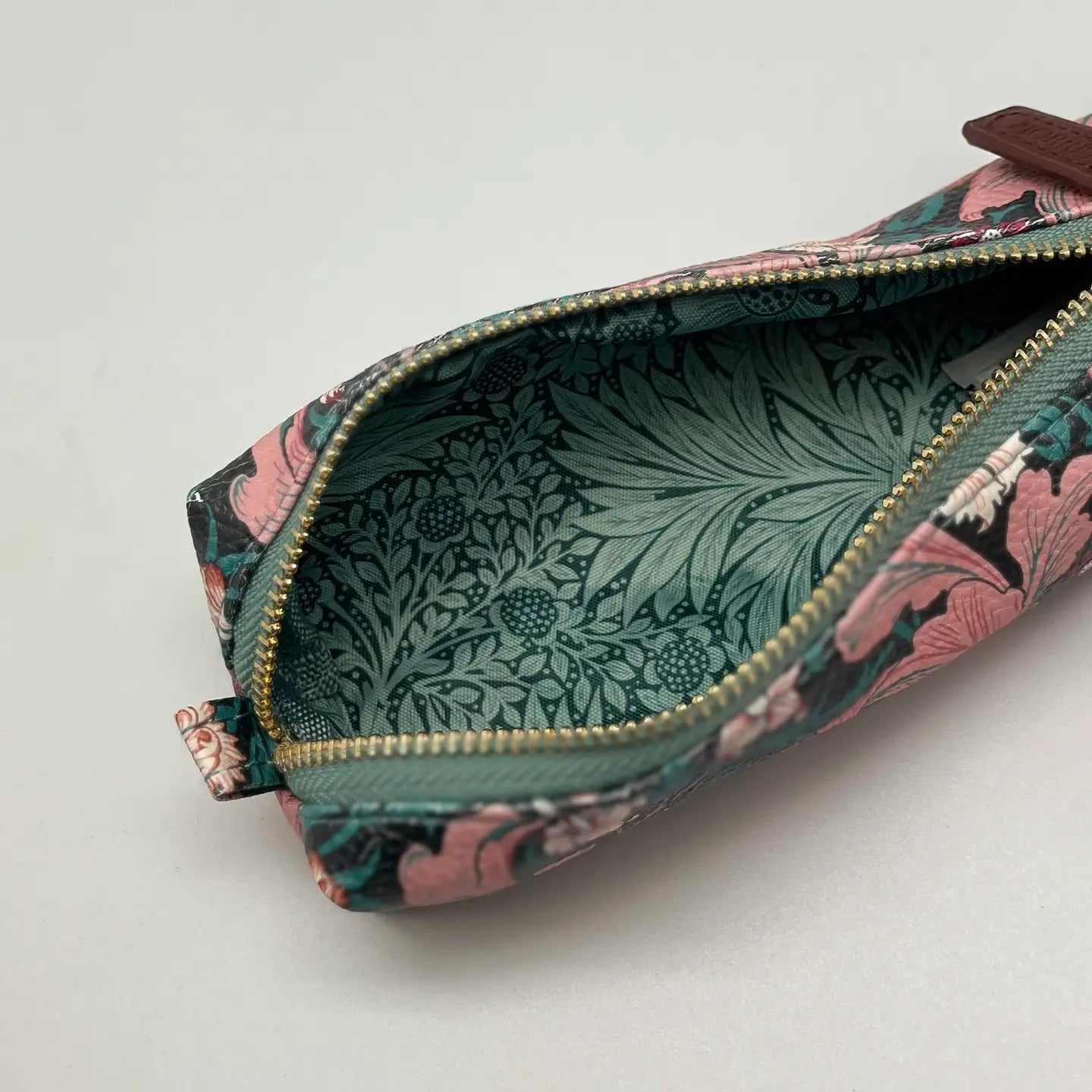 FAUX LEATHER WILLIAM MORRIS PENCIL CASE
