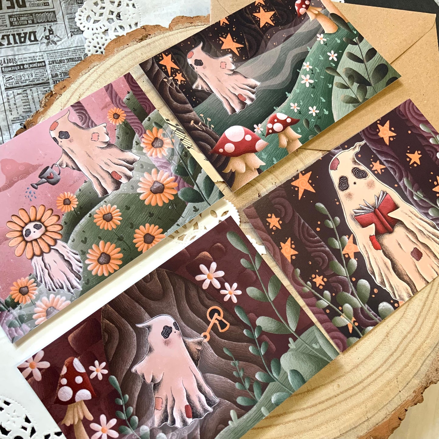Ghoulish ghosts postcard set of 4